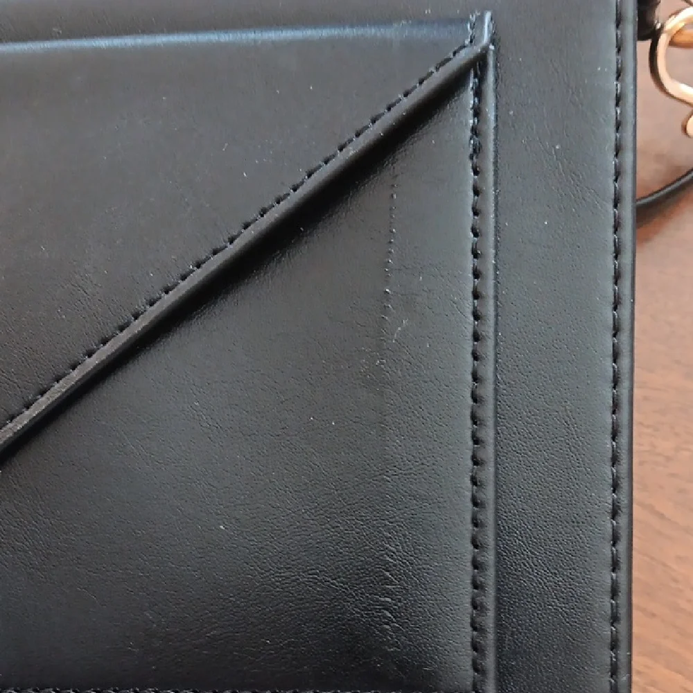 NWOT Black Crossbody Folio Case Over-Shoulder Strap Snaps Pencil Holder 9-10